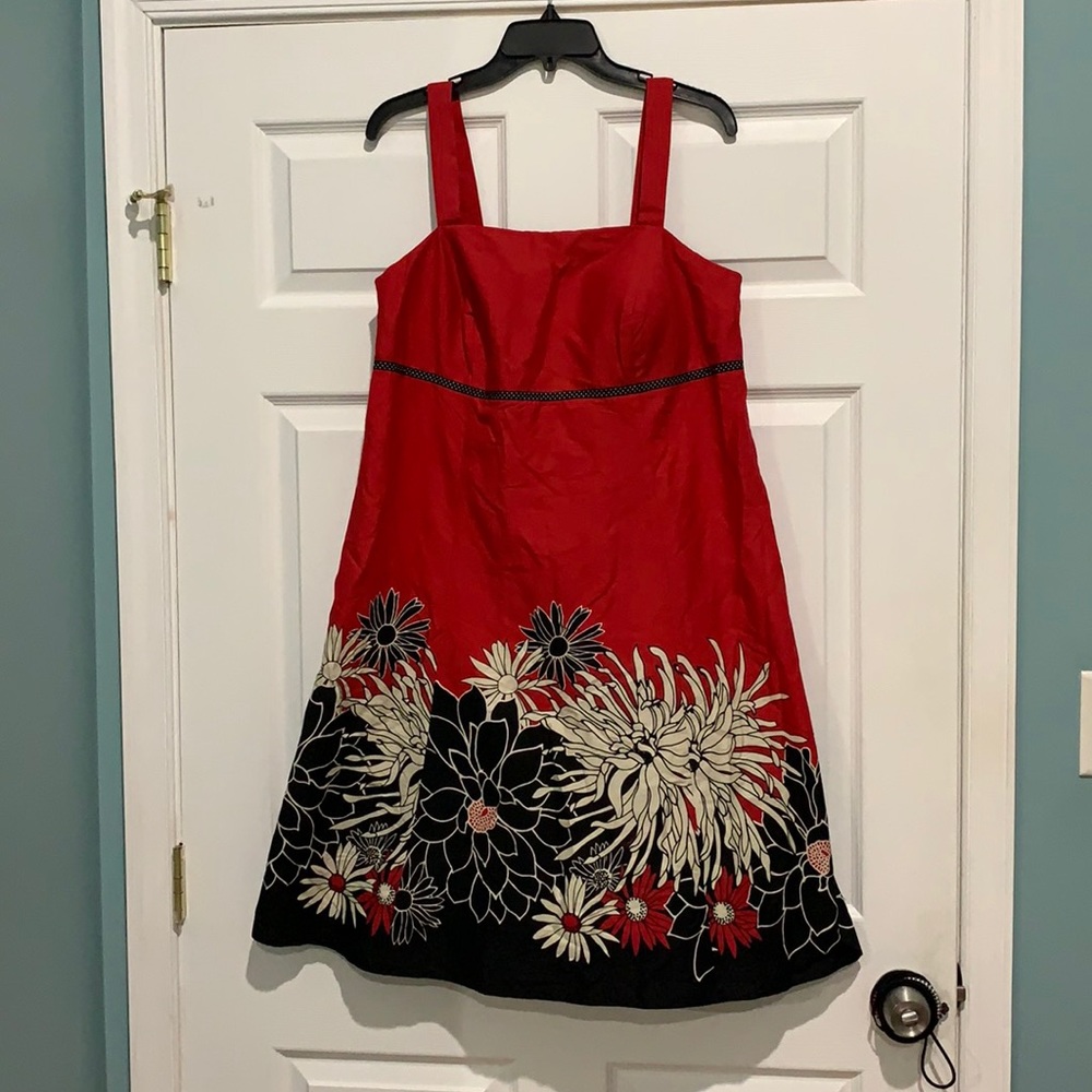 14W Red and Black Mid Length Sun Dress